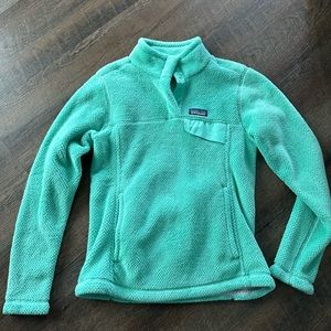 Small teal Patagonia crewneck
